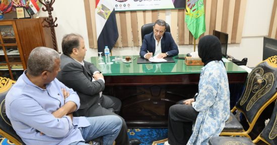 محافظ المنوفية يعقد لقاء جماهيريا ويلتقى 100 مواطن 