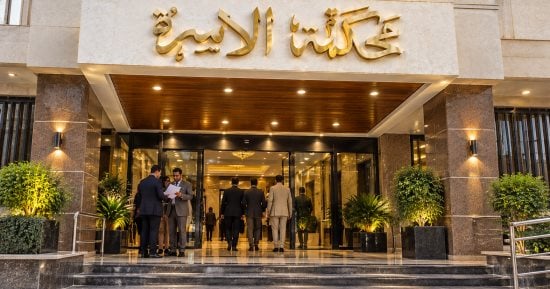 شفناه بيضرب مراته..  6 أشهر حبسا لشاهدين زور بعد كشف مكان الزوج وقت الواقعة