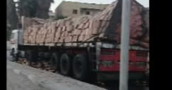 كشف حقيقة ادعاء فيديو سرقة زجاجات زيت من سيارة نقل بالإسماعيلية