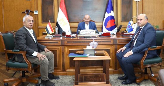 محافظ السويس يستقبل مدير الطب البيطري الجديد 
