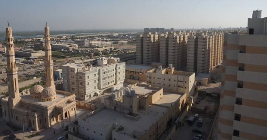 غيط العنب بالإسكندرية إنجاز على الأرض يحول المنطقة لمجتمع سكني متكامل.. من مساكن متهالكة وانتشار للمخدرات والبطالة إلى بشاير الخير.. 400 مليون جنيه تكلفة المشروع.. 1632 وحدة سكنية بالمرحلة الأولى و1870 بالثانية