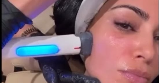 أحدث صيحات التجميل.. تعرفى على تقنية شد وجه جديدة تحظى بإشادة كيم كارداشيان