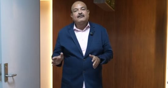 طريقة استخدام خدمة «Fast Track» لتخطي الزحمة بمطار القاهرة.. فيديو