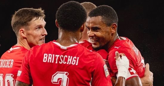 سويسرا تقلب الطاولة على سلوفينيا وتفوز 2-1 في دوري الأمم الأوروبية