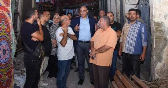 محافظ الإسكندرية يتابع استمرار أعمال تدعيم وتأمين عقار المازني المائل.. صور