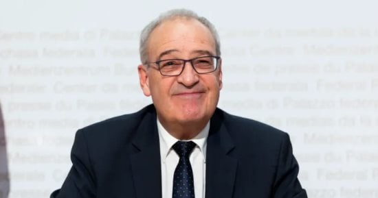 فقد الشغف.. رئيس سويسرا يستقيل بعد 11 عامًا في الحكومة وإنجاز اتفاقيات التجارة الحرة مع الهند وميركوسور.. ويؤكد: حان وقت «الدماء الجديدة».. القرار لا علاقة له بالصحة.. العالم يتغير وسويسرا مطالبة بالتكيف