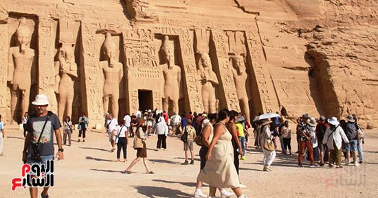 شيده الملك رمسيس لتسجيل انتصاراته العسكرية.. معبد أبوسمبل أيقونة السياحة فى أسوان