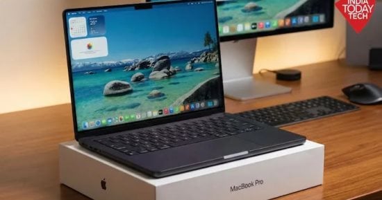 MacBook Pro جديد من أبل .. شاشة OLED وتصميم أنحف وأخف  