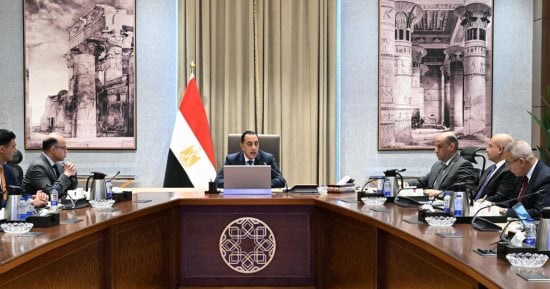 رئيس الوزراء يستعرض محاور جلسة "استثمار منتج وصناعة تنافسية وفرص عمل مستدامة"