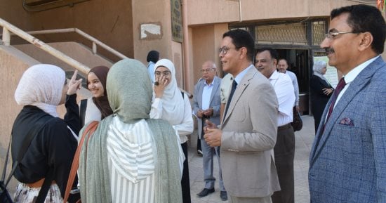 رئيس جامعة بنها يتفقد كليتي التمريض والتربية ويؤكد دور الطلاب في بناء العقول