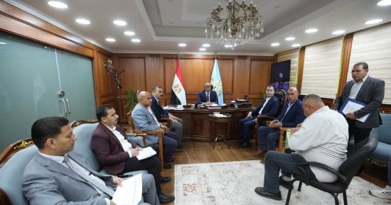 محافظ كفر الشيخ يبحث عدد من طلبات وشكاوى المواطنين