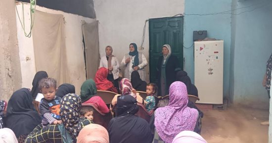القومى للمرأة بسوهاج يطلق حملة طرق الأبواب "معا بالوعى نحميها" 
