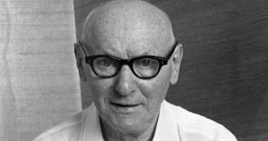 إسحاق باشيفيس سينجر يفوز بنوبل للآداب عام 1978.. يكتب باللغة اليديشية