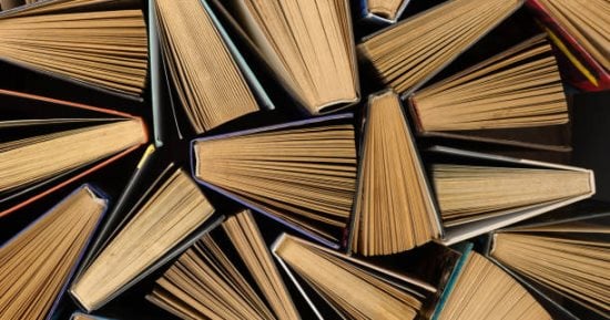 هل الاستماع للكتاب يُحسب قراءة؟.. الأبحاث تجيب