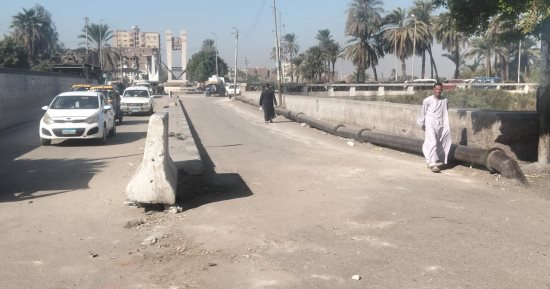 محافظ سوهاج يوجه بفتح حارة مرورية مغلقة بمدخل جرجا للقضاء على التكدس