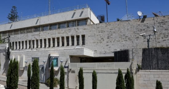 بعد قرار إسرائيل إغلاقها.. إنهاء مهام قنصل بريطانيا فى القدس