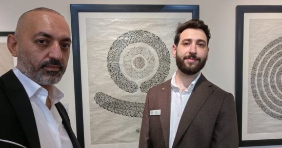الخطاط بلال بصمة جى: الشارقة لفن الخط العربى ملتقى يجمع حوار الحضارات