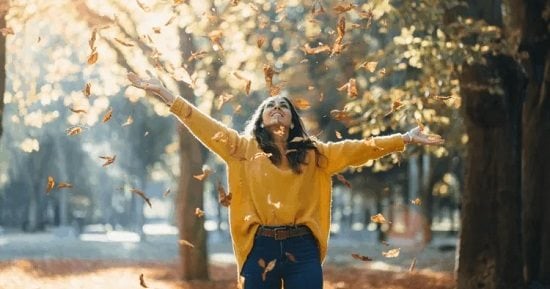 4 أبراج بتحب أجواء الخريف وبتستناه من السنة للسنة.. أنت منهم؟