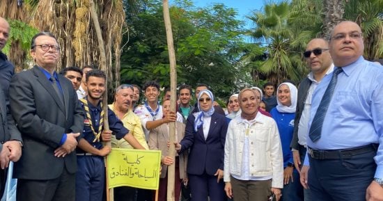 جامعة الإسكندرية تطلق حملة لزراعة الأشجار بمجمع العلوم الإنسانية.. تفاصيل