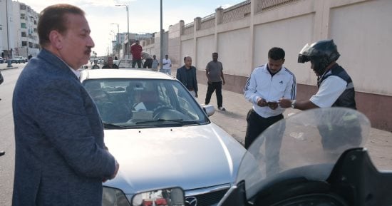 خلال جولته الميدانية.. محافظ بورسعيد يضبط سيارة تسير عكس الاتجاه