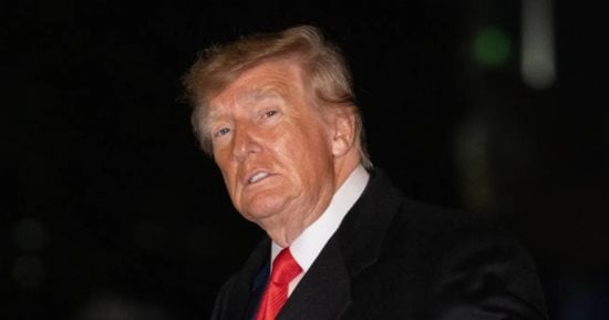 العالم هذا المساء.. حريق بصالة المسافرين بمطار الملك خالد الدولي في العاصمة السعودية الرياض.. ترامب يعلن عن اتفاق بين روسيا وأوكرانيا لوقف استهداف منشآت الطاقة.. مصرع 109 مهاجرين في غرق قارب قبالة سواحل جيبوتي