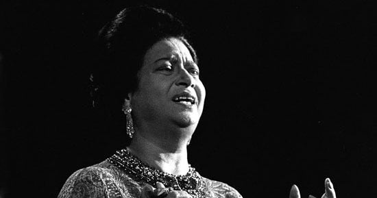 سعيد الشحات يكتب: ذات يوم 12 أكتوبر 1949..احتفال بعودة أم كلثوم من رحلة علاج أوروبية.. والعقاد وكامل الشناوى وعزيز أباظة يلقون شعرا وبيرم التونسى وبديع خيرى يبدعان فى الزجل