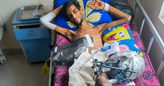 محمد رائد أبو خضر جراح القصف تنهش جسده.. يصارع آلام الإصابات البالغة ومضاعفات القولون والمثانة على سرير المرض.. ومضاعفات صحية قاسية تهدد حياته في غزة وسط مناشدة عاجلة للسماح له بالسفر وتلقي العلاج