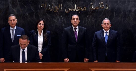 مدبولى يشهد توقيع عقود شراء هايد بارك لقطعة أرض 415 فدانا بمنطقة التوسعات الشرقية