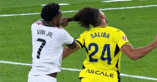 5 وقائع لشد الشعر تشعل الجدل في الملاعب.. من جافي إلى طرد فينيسيوس