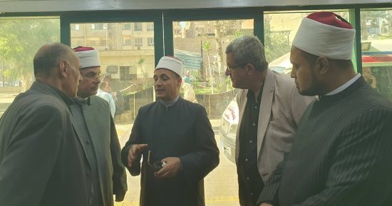 وفد من الأزهر الشريف يزور مصابي حادث المعهد الأزهري بالمستشفى العام بالمحلة