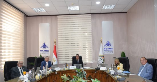 رئيس جامعة بنها يترأس لجنة اختيار عميد كلية الآداب