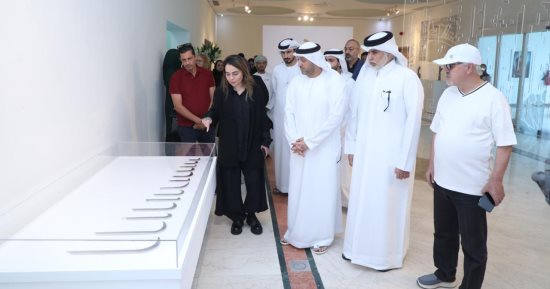 "بينهما".. معرض فني يرصد أبعاد الحرف العربي في التشكيل النحتي.. صور