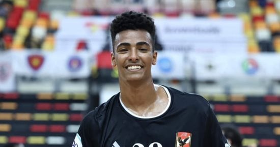 شيكا أفضل لاعب في مباراة الأهلى وكينشاسا ببطولة أفريقيا للأندية لكرة اليد