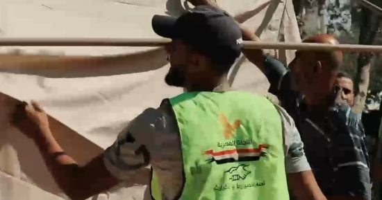اللجنة المصرية تنشئ مخيم إيواء للعائلات المتضررة من القصف فى غزة