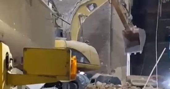استمرار البحث عن مفقودين أسفل أنقاض عقار حدائق القبة المنهار