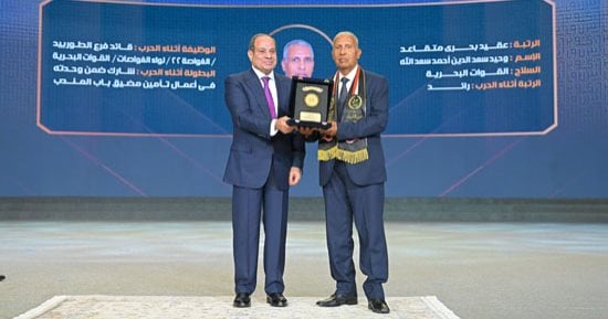 السيسى للمصريين: "حصنوا بلدكم ضد المؤامرة.. ولا أقول حصنوا الرئيس