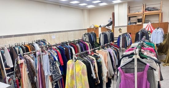 إقبال طلابي على معرض الملابس بطب قصر العيني..وعميد الكلية: دعم الطلاب أولوية