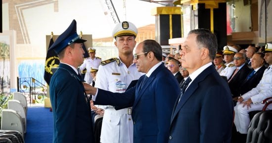 الرئيس السيسي يشهد حفل تخرج دفعة جديدة بكلية الشرطة.. عروض قتالية ومهارات فائقة للخريجين والفتيات يخطفن الأنظار.. تكريم أوائل الدفعة والتأكيد على تحديث المناهج.. ووزير الداخلية يوجه رسائل حاسمة للخريجين
