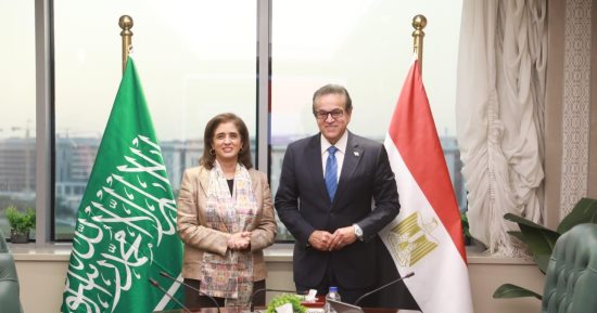 وزير الصحة يبحث مع مدير منظمة الصحة العالمية لشرق المتوسط تعزيز التعاون 