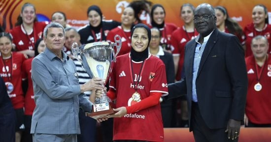 الصالح نيوز : شاهد تتويج رجال وسيدات الأهلي بلقب أفريقيا لكرة اليد.. صور