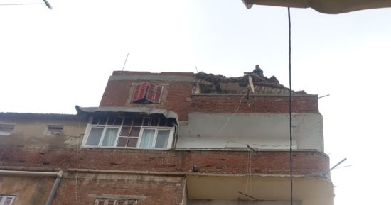 انهيار أجزاء من سطح عقار دون إصابات بوسط الإسكندرية