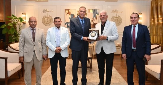 محافظ جنوب سيناء يبحث مع نقيب الزراعيين دعم التجمعات التنموية 