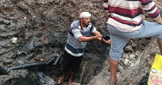 إصلاح كسر ماسورة مياه الشرب بقرية 63 الخاشعة وترميم وصيانة الأرصفة بالحامول