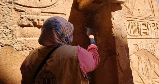 في محراب الشمس.. أنامل مصرية تحمي أسرار معبد أبو سمبل جنوب أسوان قبل التعامد.. رمسيس الثاني يستعد لاستقبال أشعة شمس 22 أكتوبر.. ترميم دقيق يصون ألوان الجداريات ونقوش الحضارة المصرية القديمة.. صور