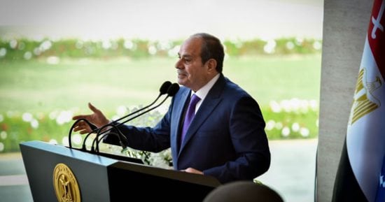 الرئيس السيسى يستعرض دور المشير طنطاوى فى توفير أموال لدعم الدولة المصرية