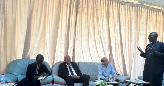 وزير الاتصالات السنغالى يتفقد الجناح المصرى بمعرض داكار الدولى للكتاب