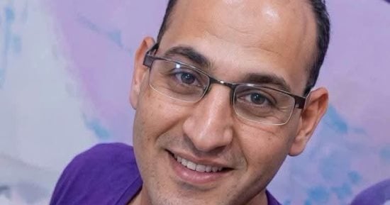 ذبحه من الخلف.. المتهم بقتل عامل في الشرقية يمثل الجريمة أمام النيابة العامة