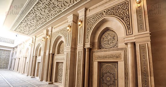 مسجد مصر بالعاصمة الجديدة.. آيات قرآنية منحوتة على الجدران