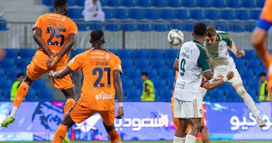 الفيحاء ضد الأهلى.. تعادل مثير 1-1 فى الشوط الأول وهدفان بالدورى السعودى