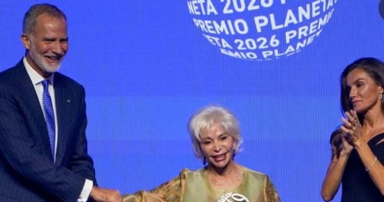 إيزابيل الليندى تفوز بجائزة بلانيتا الأدبية وقيمتها مليون يورو